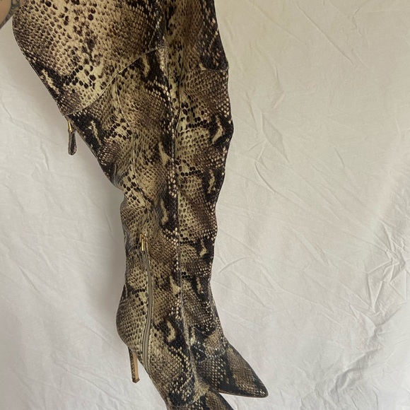 Vintage Guess Snakeskin knee high heels - Picture 4 of 6